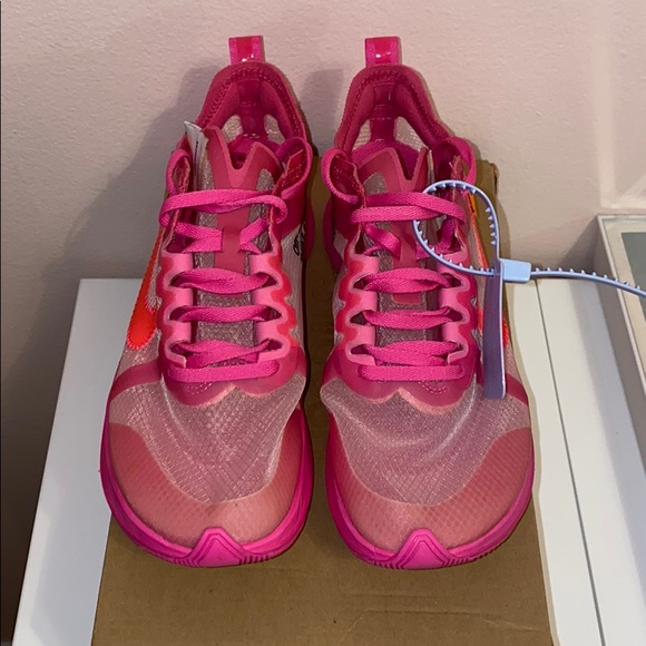 Off-White c/o Nike - Picture 2 of 8